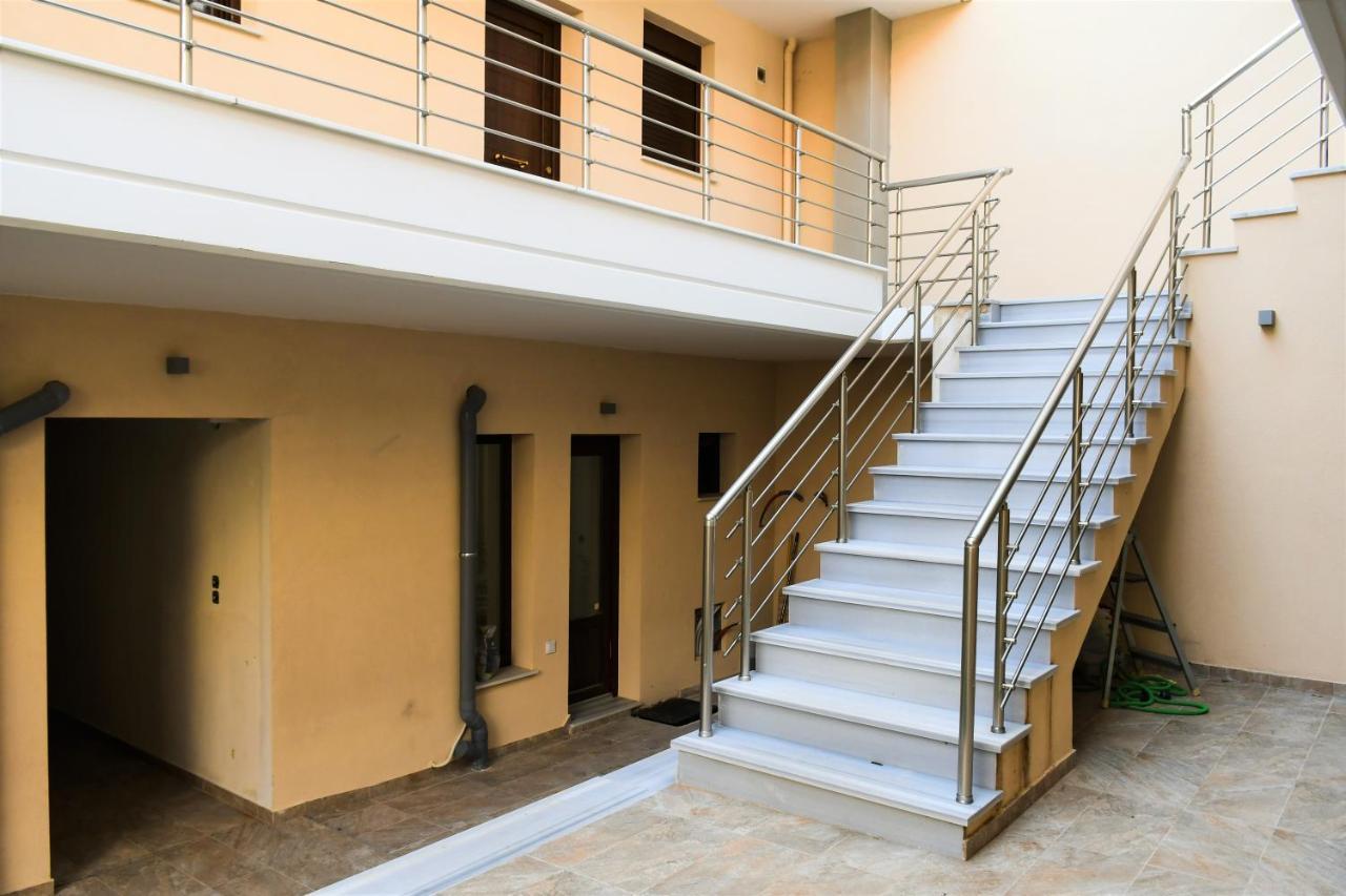 Comfy And Stylish Apt2 Ioánina Exterior foto